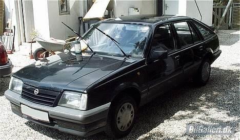 Opel Ascona 2,0i GL C-CC <Solgt> - billede fra da jeg købte bilen, så det er ikke mig der har taget billederne, der kommer forhåbentligt snart nye op billede 3