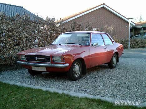 Opel Rekord D sedan billede 1