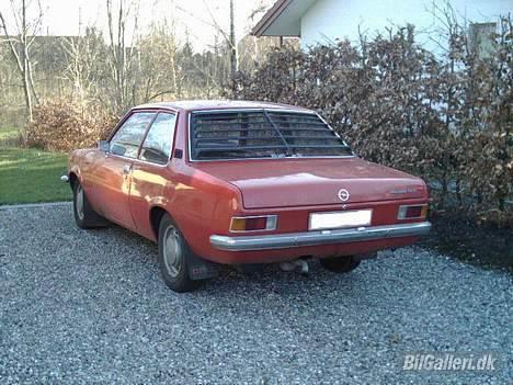 Opel Rekord D sedan billede 2