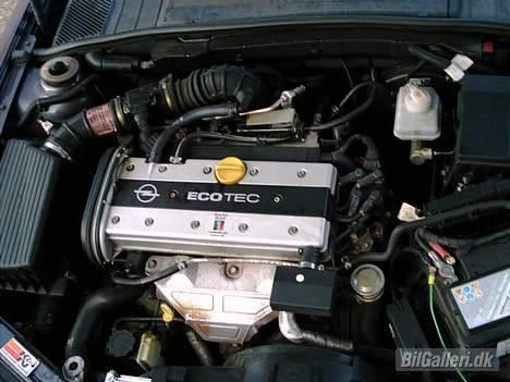 Opel    Vectra *SOLGT* - Motorrummet billede 3