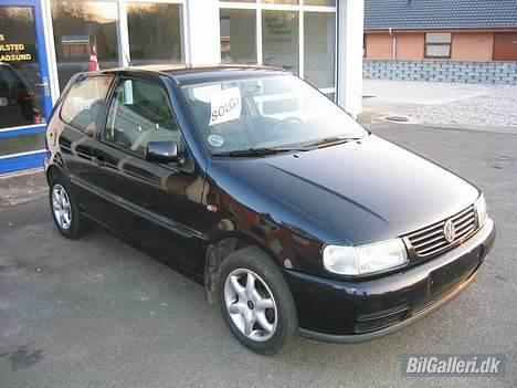 VW Polo 6N 1.6 - TOTALSKADET - Da jeg endnu ikke havde afhentet bilen. 14" alu og ingen sænkning. Kørt 159.800km så vidt jeg husker. billede 1