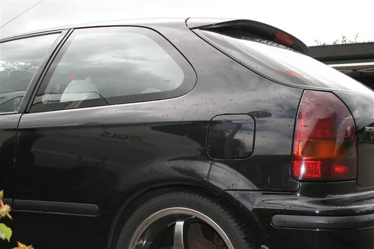 Honda Civic EJ9 1,4 iS *Solgt* - Close up af bagenden. billede 2