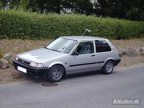 Toyota corolla - Er Solgt... - Sådanne så min rolla ud som standard da jeg lige hade købt den.. billede 2