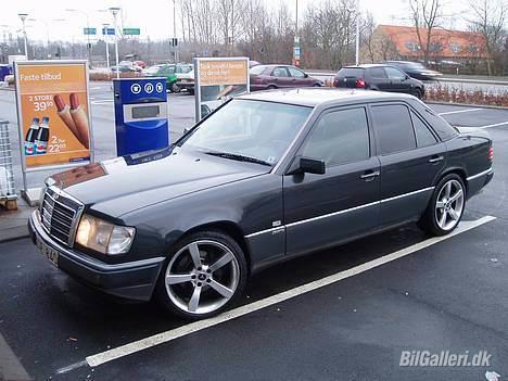 Mercedes Benz 300-24v  (R&N)  Solgt - Nyvasket d. 4 Feb. 2005 i Lyngby :) (med ny stjerne på , har fået stjålet 2 på 3 uger...) billede 1