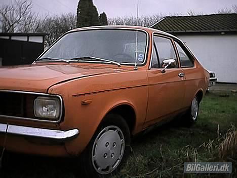 Chrysler Sunbeam - Ja den ser ikke ud af noget særligt, men med mine nye dæk kan den næsten stå fast billede 1