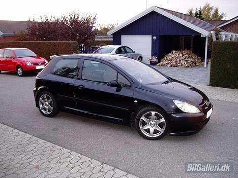 {{currentPhoto.altText}} billede {{currentPhoto.number}}