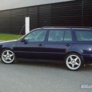 VW Golf st.car