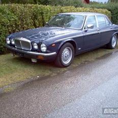 Jaguar Daimler Double Six V12