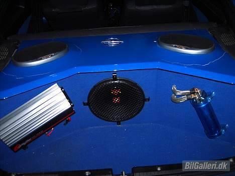 Opel Kadett 2,0 GSI - bagagerum. skal lige ordnes lidt. billede 14