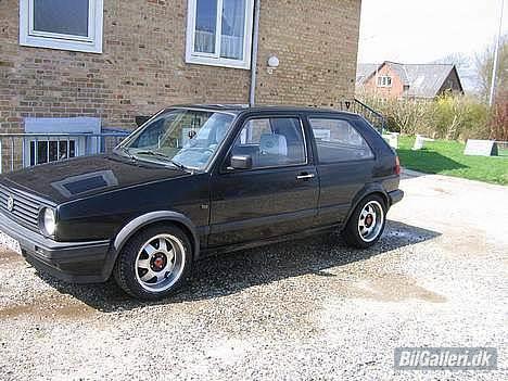 VW Golf II  Solgt - golfen foran huset billede 2