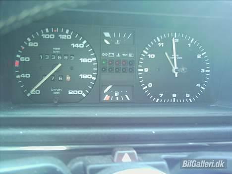 VW Golf II  Solgt - ja det siger jo sig selv hvad det her er. og det er ikke omdrejningstæller til højre det er et ur billede 7