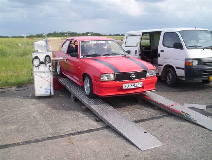 Opel Miss Ascona B - Så var hun lige en tur på rullefelt.. billede 12