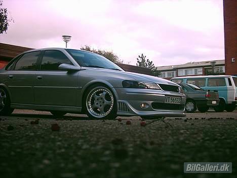 Opel vectra b ellegance - her kan man rigtig se det..pas på kantstenen.. billede 2