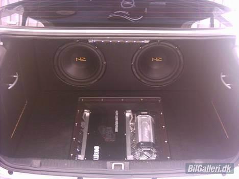 Opel vectra b ellegance - anlæget da det blev færdigt..der er dog kommet nye basser siden.. billede 6