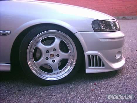 Opel vectra b ellegance - her er heller ikk meget plads,men stadig nok.. billede 10