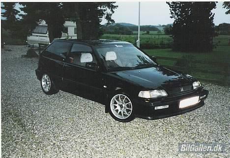 Honda civic 1,5i 16v SOLGT - Min dyt lige efter den har fået den store tur, med hensyn til at blive vasket. billede 10