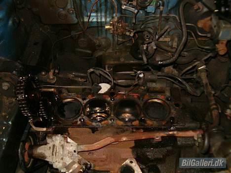 Mazda 323 BF (Solgt) - Under renovation af topstykke billede 11