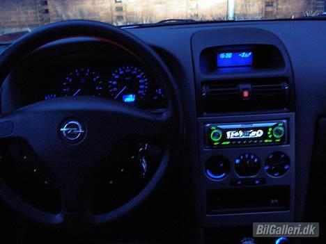 Opel Astra G Club Wagon Solgt - Blåt lys i instrumentbordet + i blå/hvid belysning i kabinen. billede 12