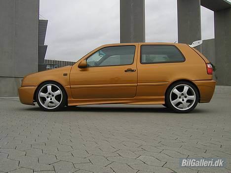 VW Golf 3 (SOLGT) - Efter sænkningen er røget på:) Ligger bare en smule bedre nu! billede 7