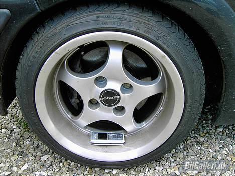 Peugeot 106 GTI // Solgt - Borbet T 8x14" ET15, 8cm kant og dækket strukket godt, det holder =) billede 6