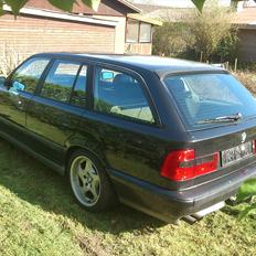 BMW e34 touring v8