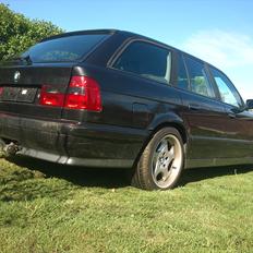 BMW e34 touring v8