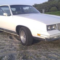 Oldsmobile Cutlass Suprime Calais 350 V8 
