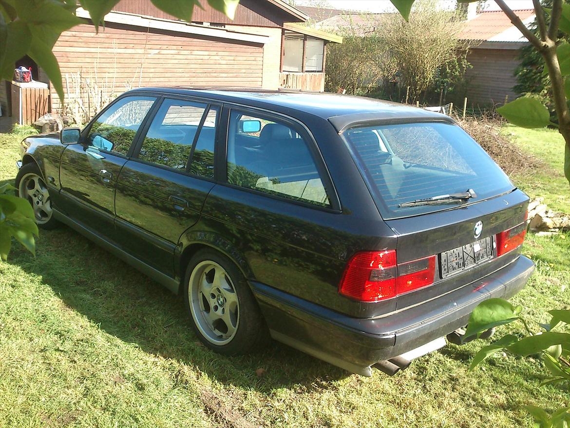 BMW e34 touring v8 billede 1
