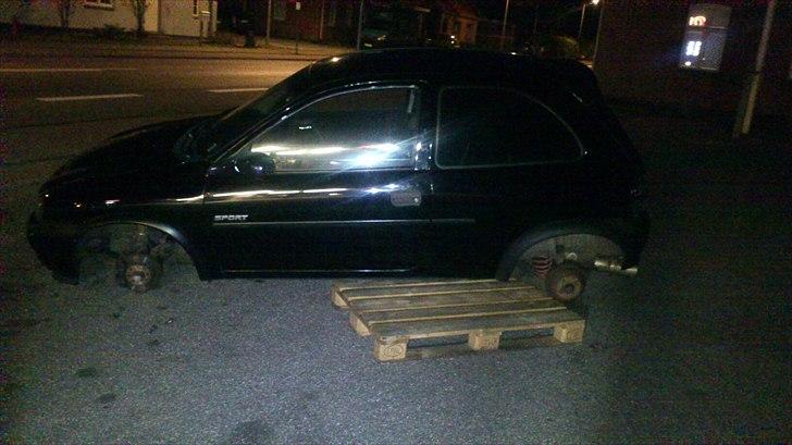 Opel Corsa b Sport - Som den så ud mandag morgen kl ca 3.... :-( billede 2