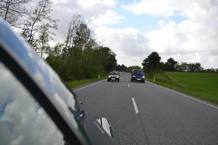 Peugeot 205 GRi - Man kan ikke engang ligge og snige med 80 uden at blive overhalet af Andreas Ø i hans kæmpe færge...  billede 3