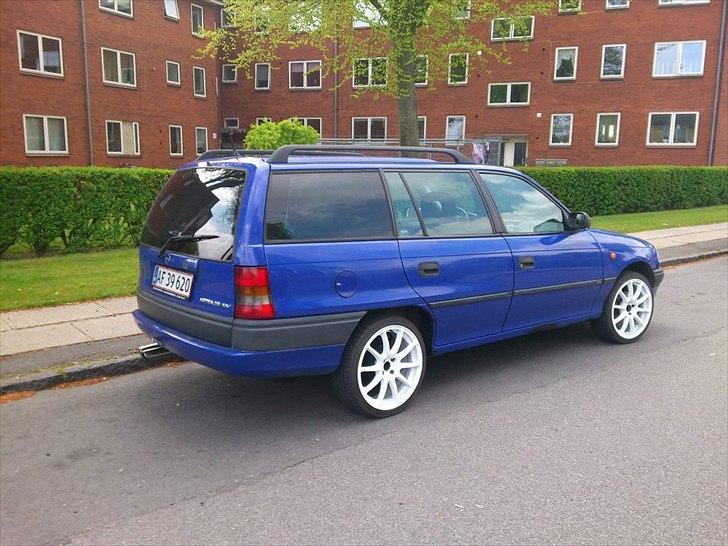 Opel Astra F Club Caravan - forår 2012 - nymalede fælge og solfilm :) billede 18