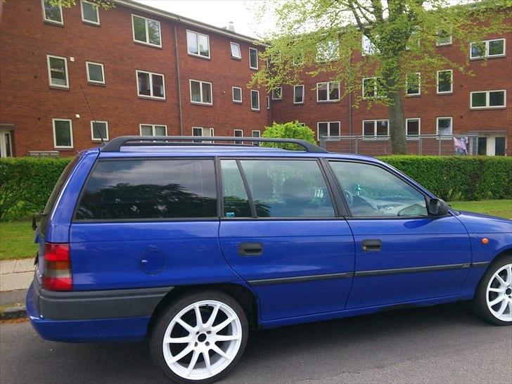 Opel Astra F Club Caravan - forår 2012 - nymalede fælge og solfilm :) billede 19