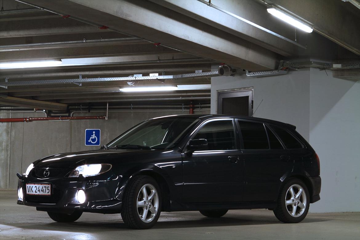 Mazda 323f Sportive SOLGT billede 1