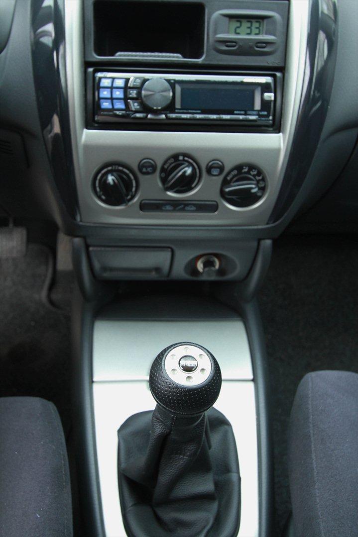 Mazda 323f Sportive SOLGT billede 9