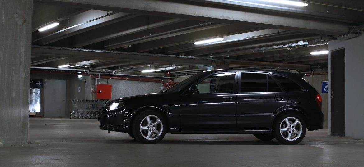 Mazda 323f Sportive SOLGT billede 3