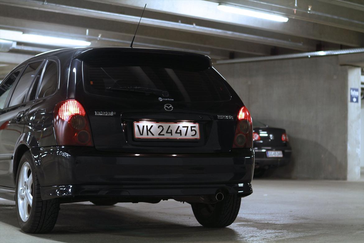 Mazda 323f Sportive SOLGT billede 2
