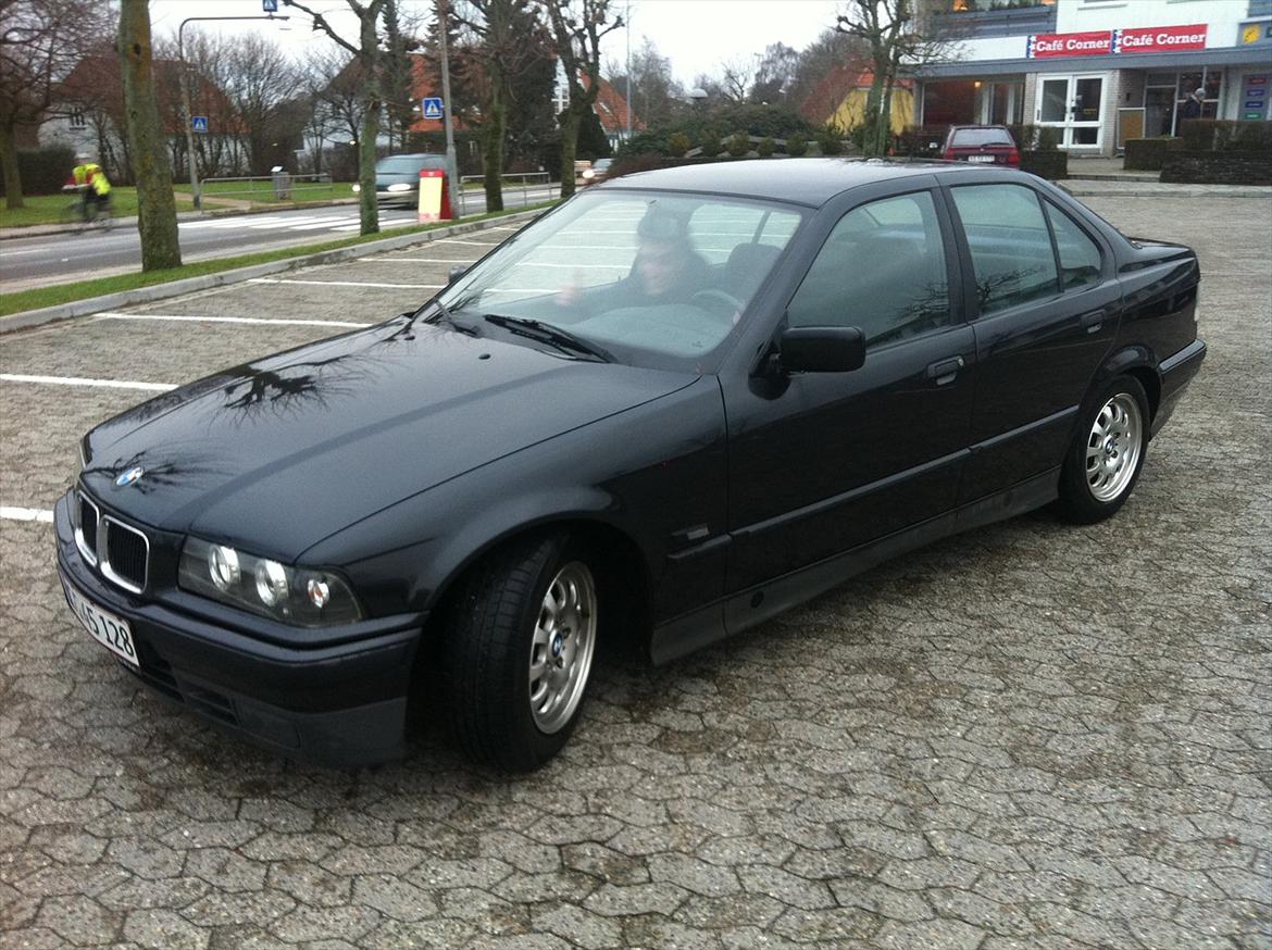 BMW e36 316i (SOLGT) - vinter fælge billede 2