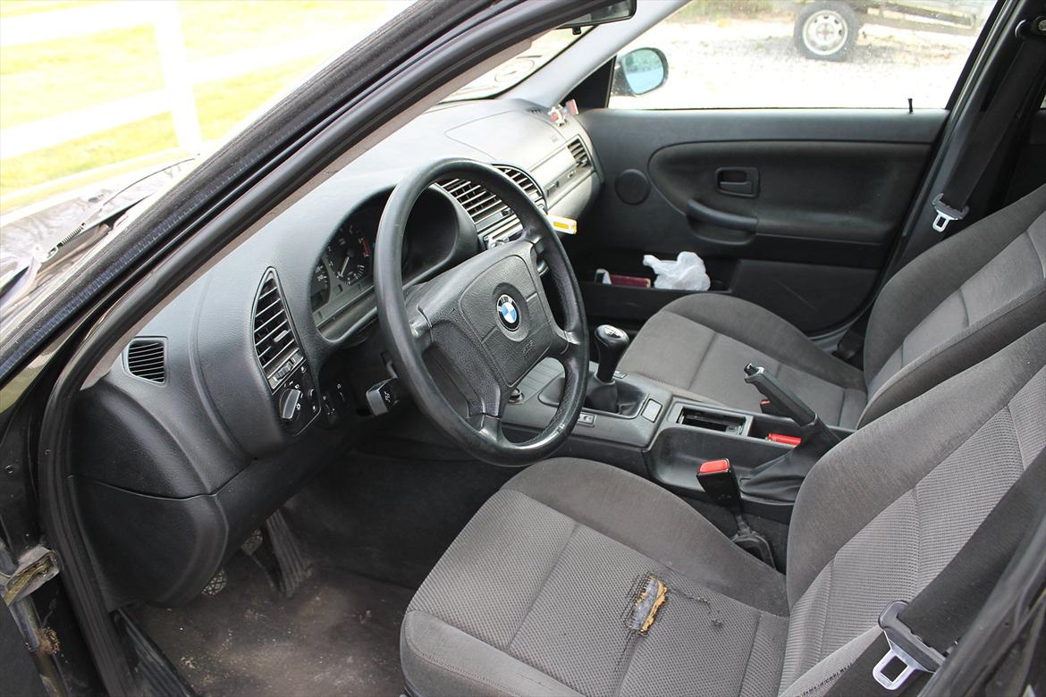 BMW e36 316i (SOLGT) billede 17