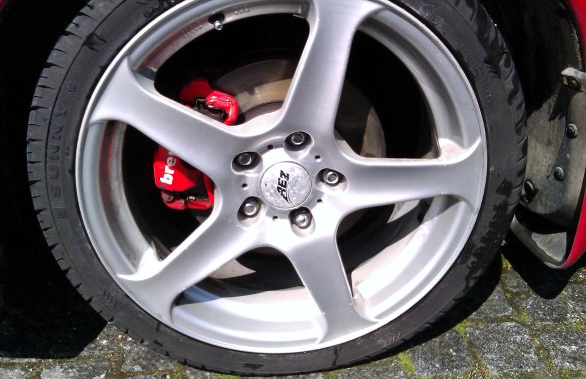 Mazda 323F 2.0 V6 GT 147hk - Røde sports bremser fra Brembo billede 2