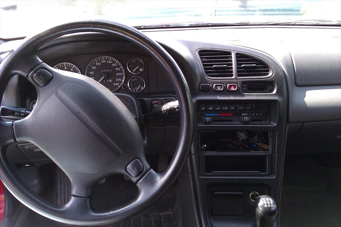 Mazda 323F 2.0 V6 GT 147hk - Mangler lige en bette Radio billede 10