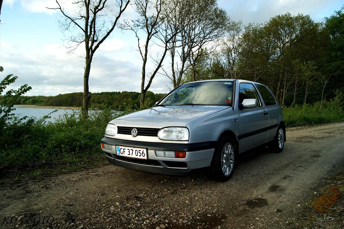 VW Golf III - ved en eller anden sø i Viborg-egnen, kan ikk lige huske hvad den hedder:) billede 7