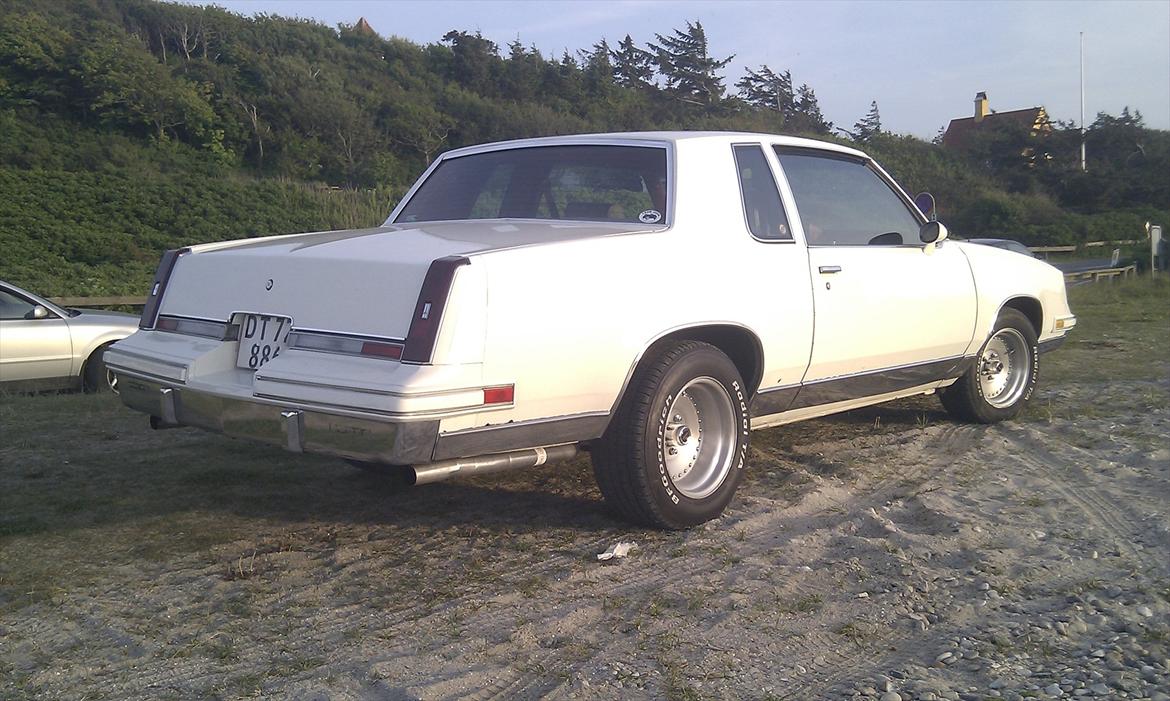 Oldsmobile Cutlass Suprime Calais 350 V8  billede 2