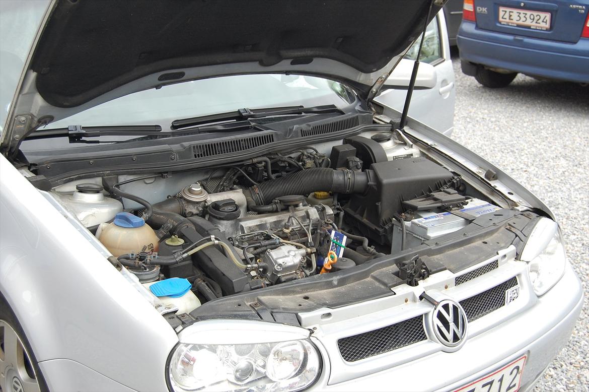 VW Golf 4 TDI Highline - der er ikke noget motorskjold på da det er til maler :)  billede 2