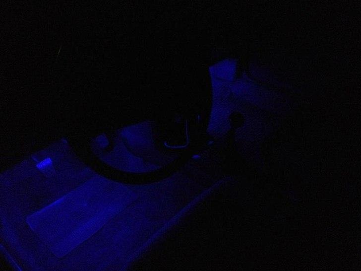 Toyota Corolla E90 [SOLGT] - Blåt LED lys ved fødderne både for og bag billede 16