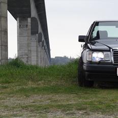 Mercedes Benz W124 300E-24 JAPAN