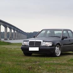 Mercedes Benz W124 300E-24 JAPAN