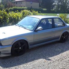 BMW E30 2,7 eta