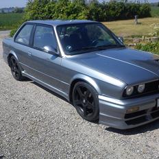 BMW E30 2,7 eta
