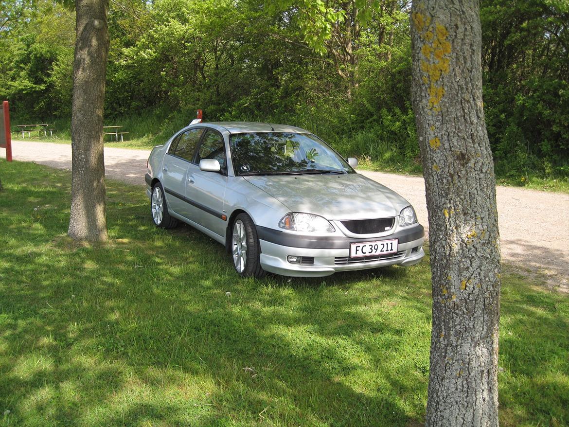 Toyota Avensis 1,8 billede 2
