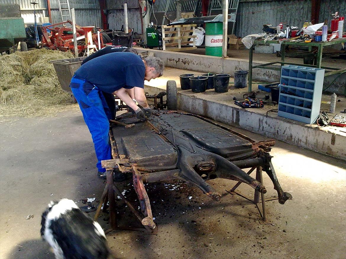 VW 1300 - Ja den skal have to nye bundfiler, nyt rammehoved og en ny napoleonshat. billede 8